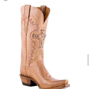 IN SEARCH OF THESE SPECIFIC LUCCHESE BOOTS.